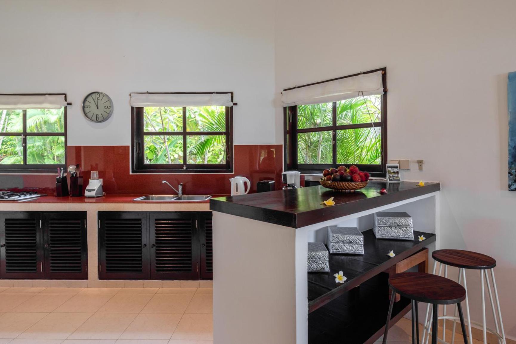Gorgeous Beachfront Villa Lovina Banjar  Экстерьер фото