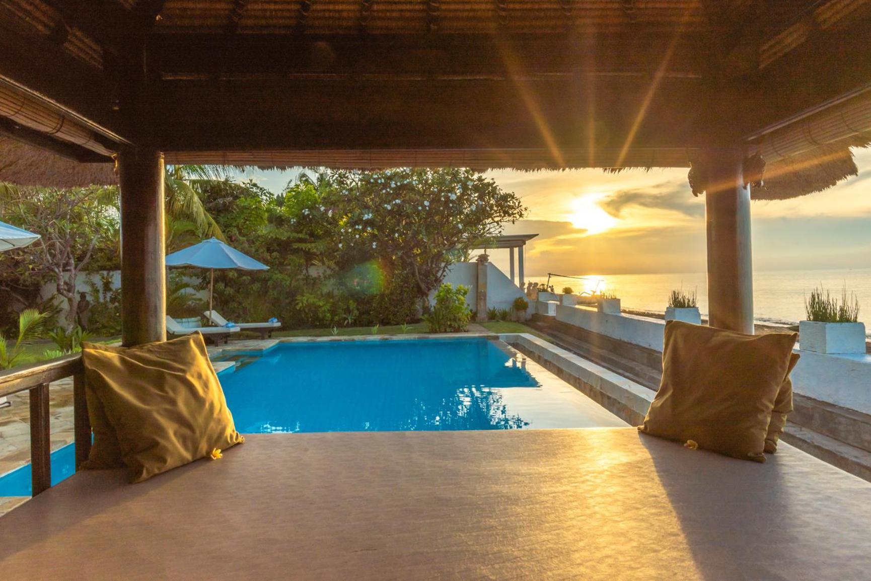 Gorgeous Beachfront Villa Lovina Banjar  Экстерьер фото