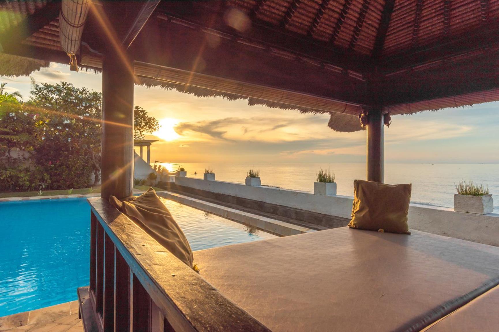 Gorgeous Beachfront Villa Lovina Banjar  Экстерьер фото