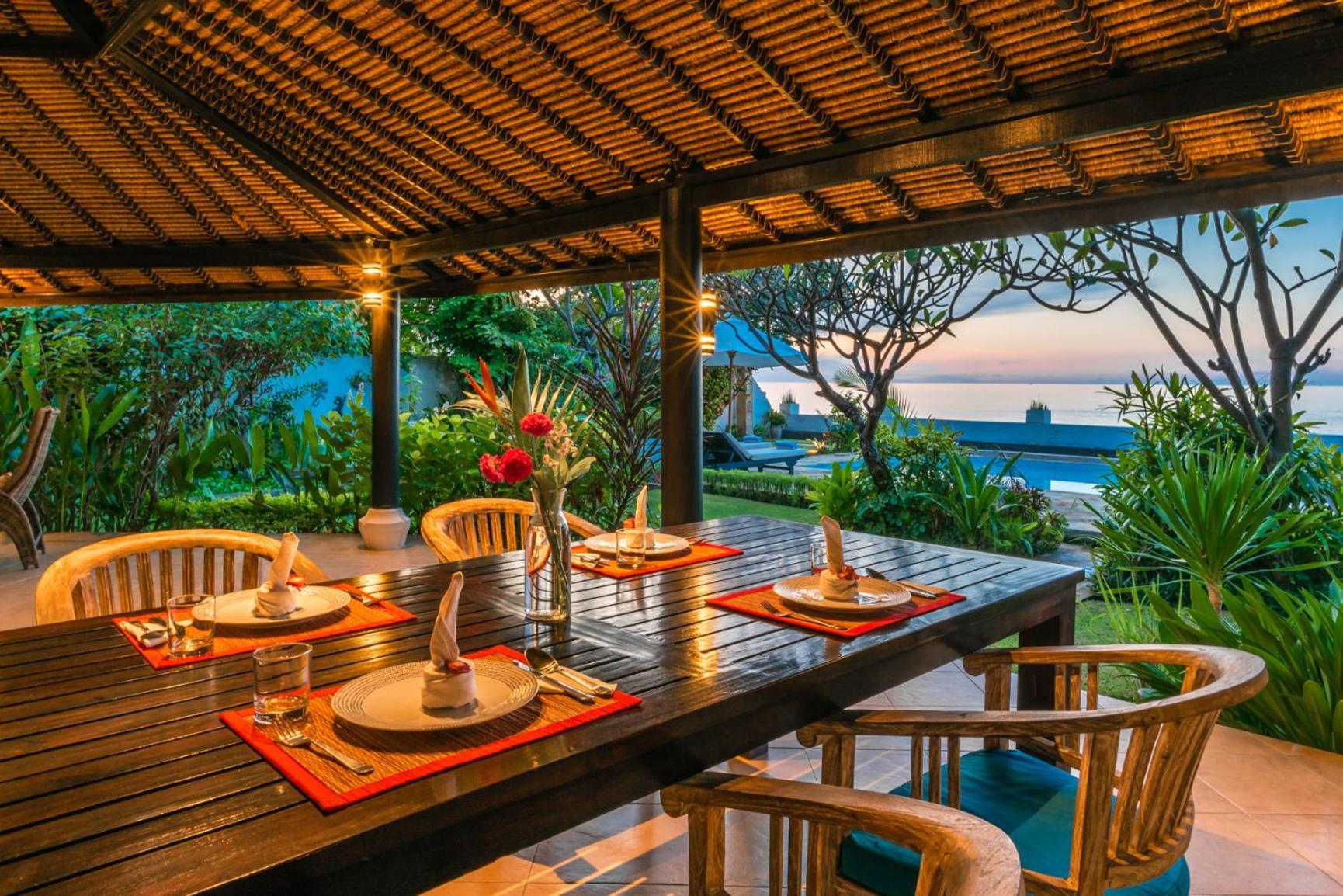 Gorgeous Beachfront Villa Lovina Banjar  Экстерьер фото
