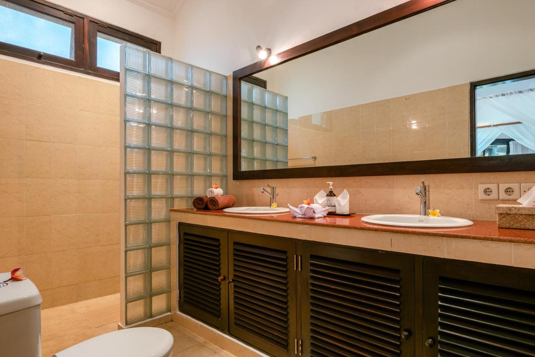 Gorgeous Beachfront Villa Lovina Banjar  Экстерьер фото