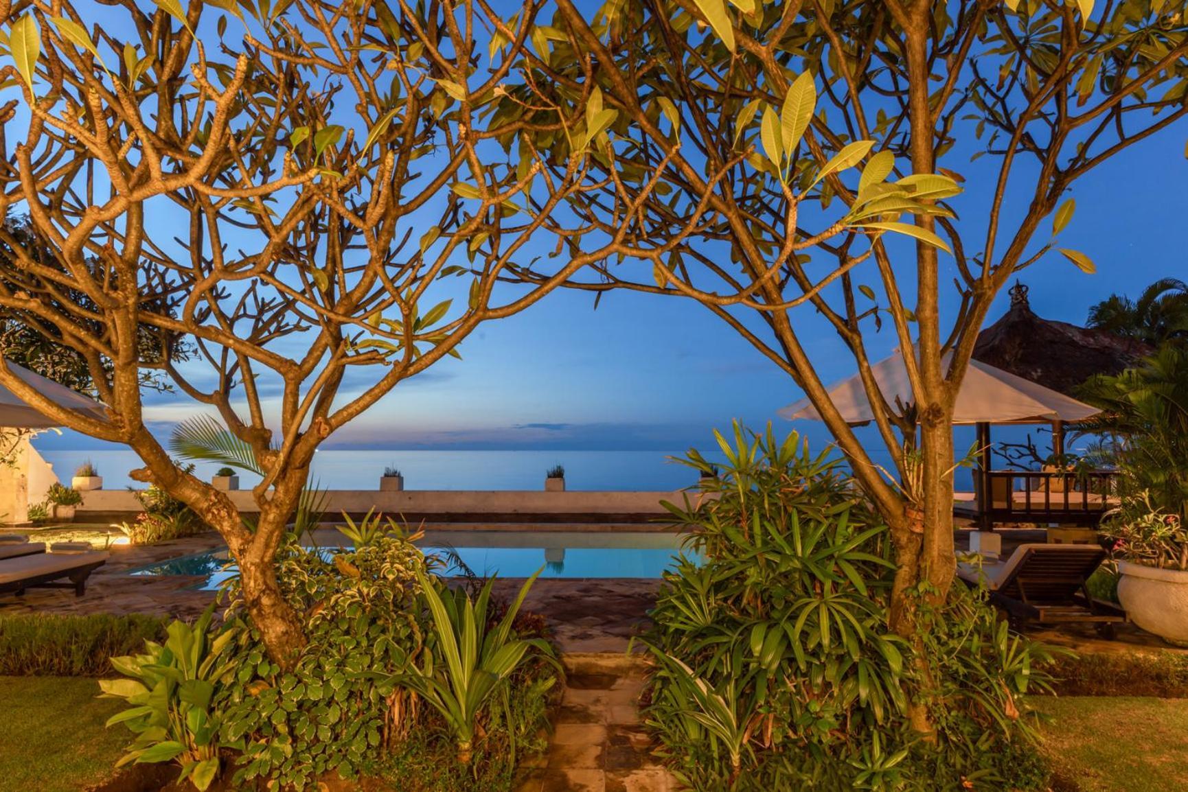 Gorgeous Beachfront Villa Lovina Banjar  Экстерьер фото