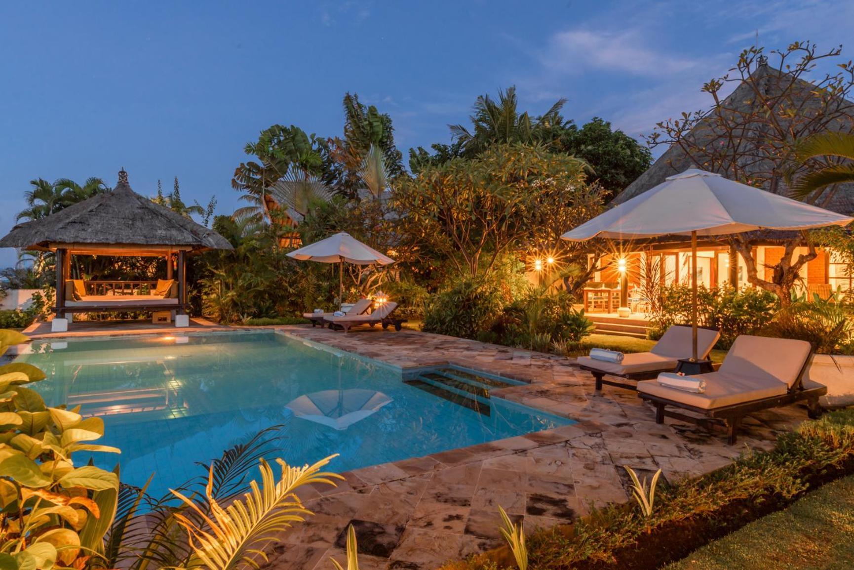 Gorgeous Beachfront Villa Lovina Banjar  Экстерьер фото